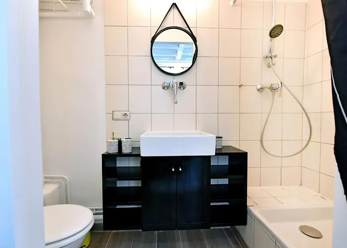 Cosy Lemonade In Bastille *