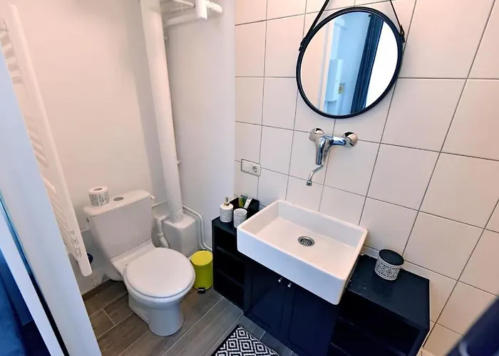 Cosy Lemonade In Bastille 巴黎